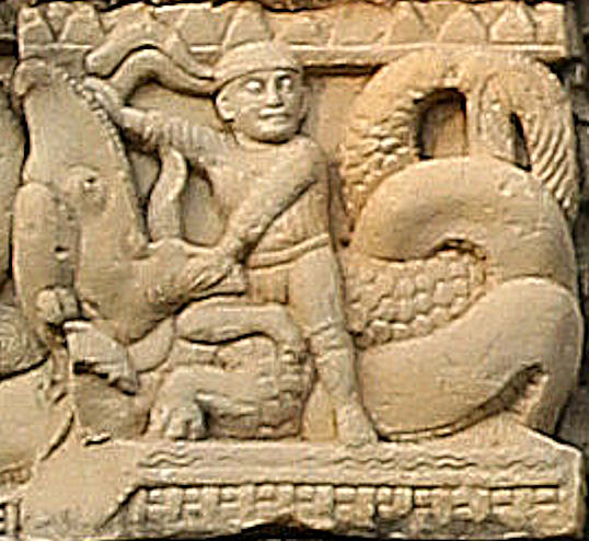 Plik:01 Torana of Stupa 3 in Sanchi Foreigner fighting a Makara.jpg