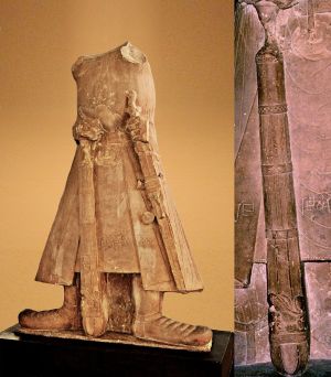 Posąg Kaniszki, Mathura Museum (czerwonawy piaskowiec, 70 cm)..jpg